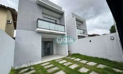 Casa em Condomínio com 03 Quartos, Piscina e Churrasqueira em Itaipu!