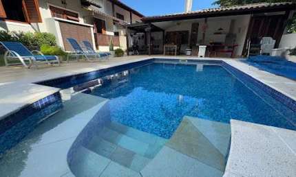 Casa em Condomínio com 04 Quartos, Piscina e Churrasqueira em Piratininga - Niterói/RJ.