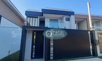 Casa em Camboinhas com 03 Suítes, Piscina e Churrasqueira!