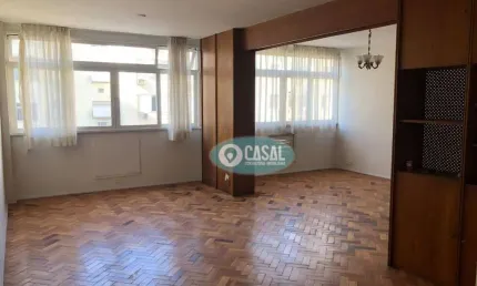 Apartamento com 03 Quartos a Poucos Passos da Praia de Copacabana.