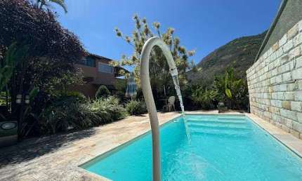 Casa em Itacoatiara com 04 Quartos, Piscina e Quintalzão