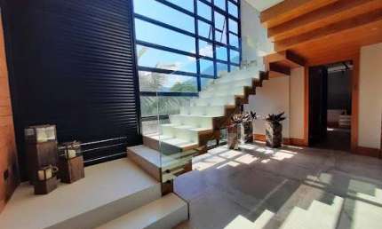 Casa com 04 Quartos de Frente Para a Praia de Itacoatiara - Niterói/RJ.