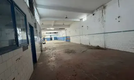Galpão para alugar com 325 m² - São Lourenço - Niterói/RJ.