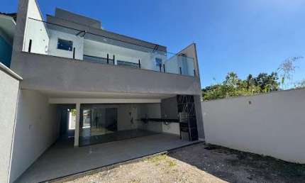 Casa com 04 Quartos à Venda em Itaipu (Pertinho da Entrada de Itacoatiara!