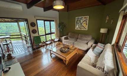 Casa em Condomínio com 03 Quartos e Vista Deslumbrante para as Montanhas