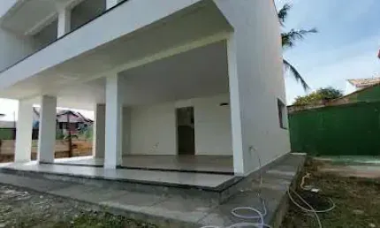 Casa em Condomínio com 04 Quartos em Construção em Itaipu!