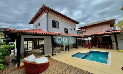 Casa em Condomínio, 04 Quartos, Piscina, Sauna e Churrasqueira em Piratininga. PORTEIRA FECHADA!