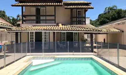 Casa Mobiliada com 04 Quartos com Piscina em Piratininga - Niterói/RJ.