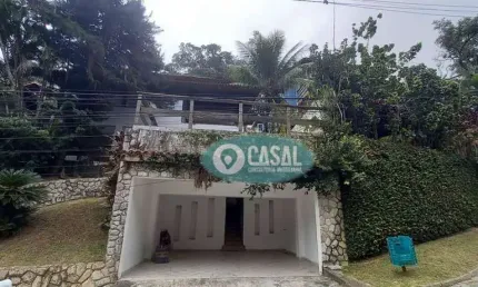 Casa em Condomínio com 04 Quartos, Piscina, Sauna e Churrasqueira em Itaipu!