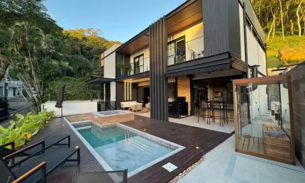Casa em condomínio com 03 suítes, piscina, sauna e churrasqueira à venda no engenho do mato!