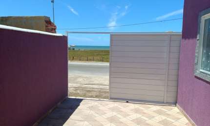 Casa pé na areia, excelente oportunidade de investimento na praia de Unamar - Cabo Frio.
