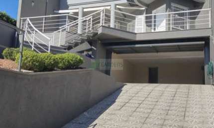 Casa Ampla de três dormitórios com vista deslumbrante