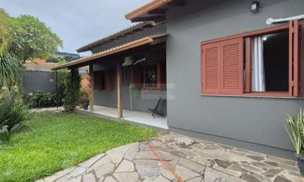Casa plana de três dormitórios em Novo Hamburgo bairro São Jorge