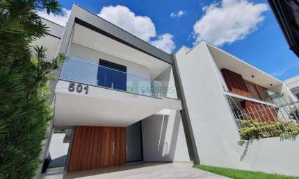 Sobrado Novo, com 03 Suítes, Ótima Localização no Jardim Mauá, NH