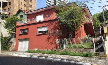 Excelente Localização no Centro, Casa com 287,90 m² e  Terreno de 435,60 m²