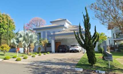 Linda Casa de Condomínio à Venda em Itupeva-SP, Residencial dos Lagos: 3 Quartos, 2 Suítes, 2 Salas, 4 Banheiros, 1 Vaga, 336m²!