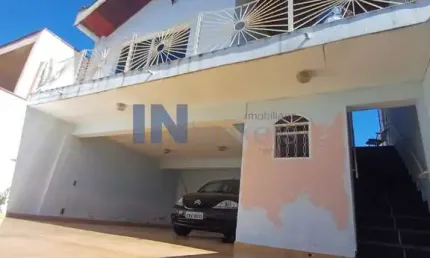 Imperdível oportunidade de adquirir casa de 2 quartos na Vila M Genoveva, Jundiaí-SP - 168m², 2 salas, 2 banheiros e 4 vagas!