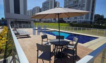 Lindo apartamento no Condomínio Cenário, 2 dormitórios sendo uma suíte, 1 vaga de garagem descoberta, armários planejados,  área  laser  com piscina .