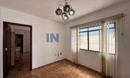 Imóvel à venda em Jundiaí-SP: Casa na Vila Vianelo com 3 quartos, 1 suíte, 2 salas, 2 banheiros, 2 vagas de garagem e 120m².