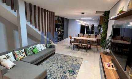 Imperdível oportunidade! Casa à venda em Jundiaí-SP, bairro Fazenda Grande, 3 quartos, 1 suíte, 2 salas, 3 banheiros, 2 vagas, 179m².