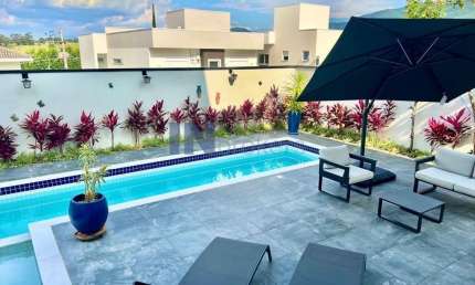 Linda casa no condomínio Reserva da Serra, Medeiros/ Jundiaí/ Sp, 425,00m2, 5 suítes, piscina, área de laser completa, área verde, ótima localização .