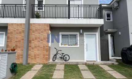 Linda casa condomínio Kaza, 104m2, 3 dormitórios sendo uma suíte, 2 garagens, 3 banheiros, área de lazer completa, excelente localização,  área verde