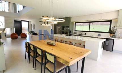 Casa de Condomínio de Luxo em Jundiaí-SP, Bairro Loteamento Reserva Ermida: 4 Qts, 3 Suítes, 3 Salas, 4 Bhs, 2 Vagas, 268m². Venha Conferir!