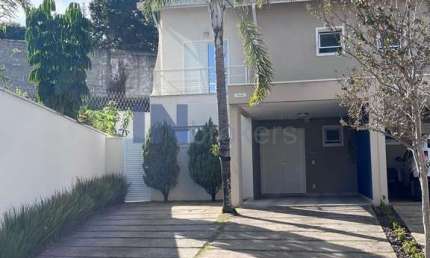 Casa de condomínio de luxo em Chácara Morada Mediterrânea, Jundiaí-SP: 3 quartos, 3 suítes, 2 salas, 4 banheiros, 6 vagas, 146m².