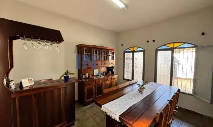 Espetacular Casa com Edícula à Venda em Jundiaí- SP, Jardim Colônia: 4 Quartos, 3 Suítes, 2 Salas, 4 Banheiros, 3 Vagas, 213m²!