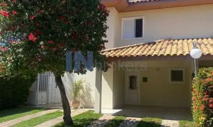 Casa de Condomínio de Luxo em Recanto Quarto Centenário, Jundiaí-SP: 3 quartos, 2 banheiros, 2 vagas de garagem.