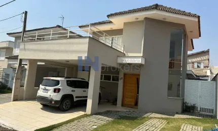 Casa de condomínio à venda em Jundiaí-SP no Condomínio Vivenda Centenário: 3 quartos, 1 suíte, 2 salas, 3 banheiros, 3 vagas de garagem, 297m²!