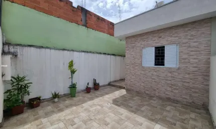 Casa para Venda em Santana de Parnaíba, Cidade São Pedro - Gleba C, 2 dormitórios, 1 suíte, 2 banheiros, 2 vagas