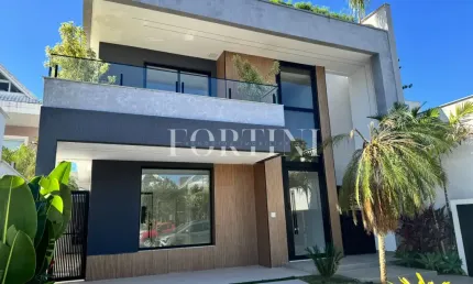 Sua Casa dos Sonhos no Condomínio Riviera Del Sol – Recreio dos Bandeirantes!