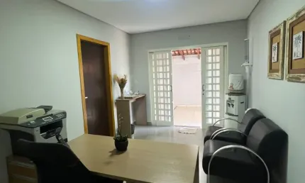 Casa comercial com 5 salas à venda na Avenida Nestor de Lara Pinto, 27, Jardim das Palmeiras, Cuiabá