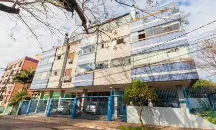 Cobertura 2 Quartos, 1 Suíte, Uma Quadra da Assis Brasil