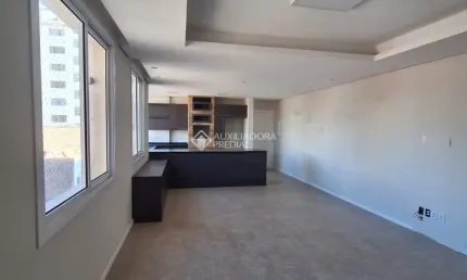 Amplo apartamento com 02 quartos/dormitórios, sendo o principal sacada fechada