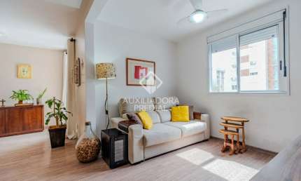 Apartamento com 3 Dormitórios, Suíte e Sacada com Churrasqueira no Bairro Cristal!