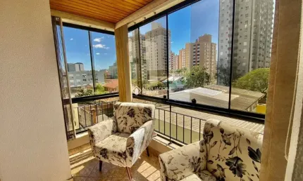 Amplo Apartamento de 3 Dormitórios com Sacada e Churrasqueira no Partenon!