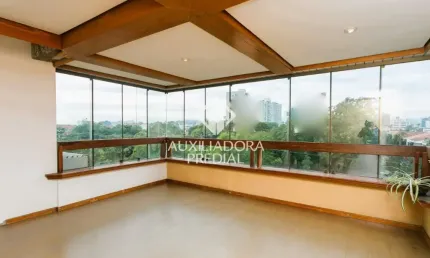 Apartamento com Vista Incrível para a Praça – 2 Dormitórios, Dependência e 2 Vagas, Bairro Lindóia