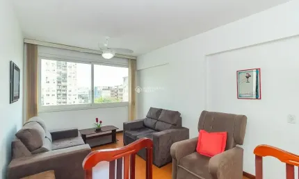 Apartamento mobiliado com 2 dormitórios e vista aberta – no coração de porto alegre!