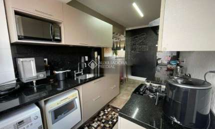 Apartamento Reformado com 2 Dormitórios e Vaga Escriturada no Bairro Floresta – 76 m²