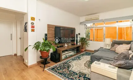 Apartamento Reformado de 2 Dormitórios com Sacada e Vaga no Bairro Floresta!