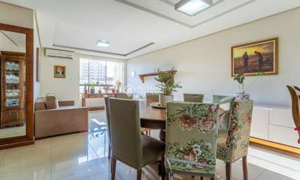 Amplo Apartamento de 3 Dormitórios com Sacada e Vaga no Bairro Santana – Porto Alegre