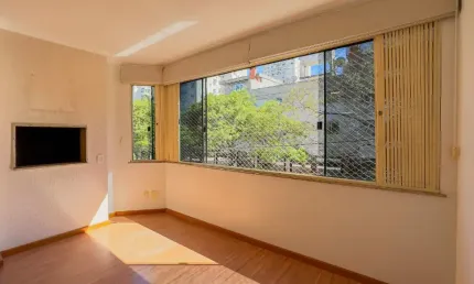 Apartamento 2 dormitórios com suíte, churrasqueira e 2 vagas em excelente localização!