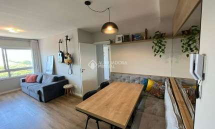 Apartamento com 2 Dormitórios, Suíte e 3 Vagas na Cidade Baixa – Condomínio Clube Completo!