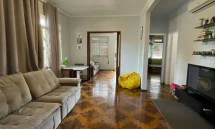 Residência ampla, forte potencial comercial  na Azenha