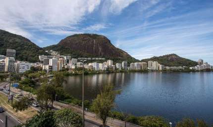 Excelente Cobertura Linear, com 139m², na Borges de Medeiros,  2 quartos sendo 1 suíte, debruçada s