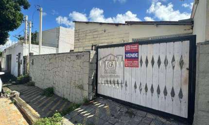 Casa à Venda em Rua Movimentada – Excelente Oportunidade para Moradia ou Comércio - 2 Quartos - 111 m² - Barro Vermelho - Natal/RN - CA0549