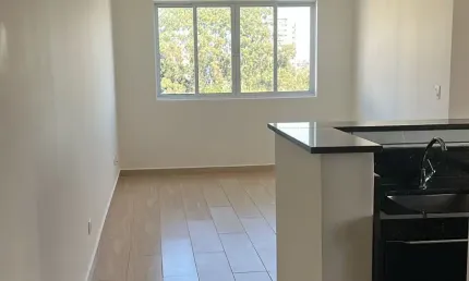 Apartamento com 2 quartos para alugar na Avenida Guedner, 1321, Zona 08, Maringá