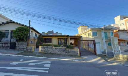 Casa Frente com 3 dormitórios para alugar, 122 m² por R$ 6.282/mês - Rua João Amaral Rios, 440 - Praia Comprida - São José/SC